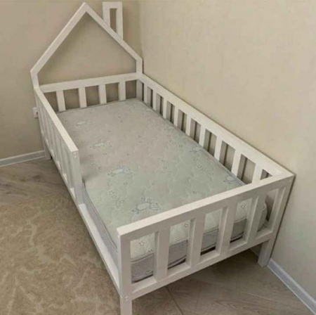 Кроватка домик с высокими бортиками 160x80 №41
