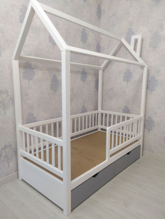 Кроватка домик с высокими бортиками 160x80 №1