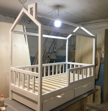Кроватка домик с высокими бортиками 160x80 №1
