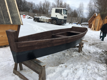 Лодка деревянная весельная
