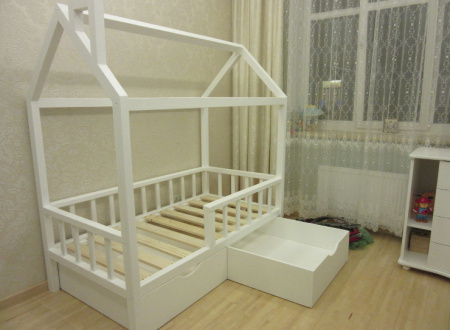 Кроватка домик с высокими бортиками 160x80 №1