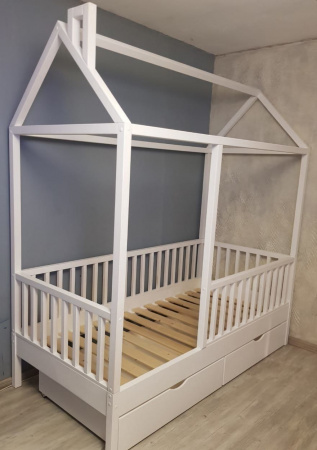 Кроватка домик с высокими бортиками 160x80 №1