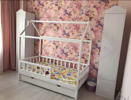 Кроватка домик с высокими бортиками 160x80 №1